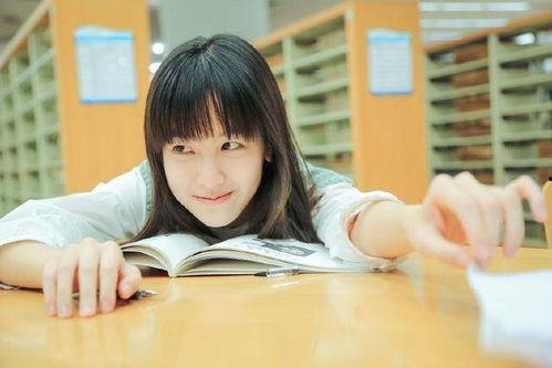 娱乐吃瓜酱刚毕业的大学生,娱乐吃瓜酱的毕业大学生活剪影  第3张