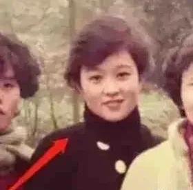 娱乐圈中年吃瓜少女是谁,中年吃瓜少女的神秘面纱 第1张 娱乐圈中年吃瓜少女是谁,中年吃瓜少女的神秘面纱 第1张